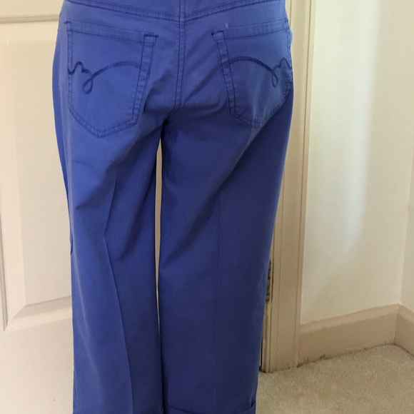 Periwinkle Capri’s by Bandolino. Size 6 - Picture 4 of 7
